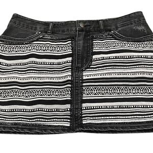 H&M Womens Denim Mini Skirt Black and White Aztec Patterned  SZ6